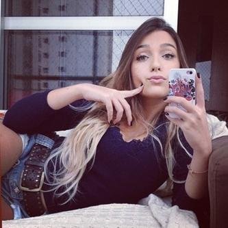 Music, beauty, and love is everything to  me!!mùsica beleza e amor é tudo pra mim!!