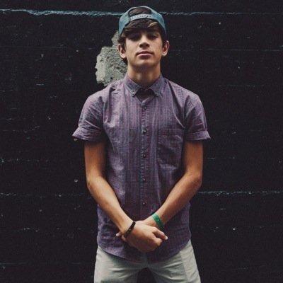 HayesGSW's profile picture. I'm from Magcon and I like food.