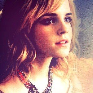 15. Hija de Sergio y Lucy. Gemela de Jessi. Buena estudiante, pero el amor me lleva a la locura. Siempre he estado enamorada de Aitor..