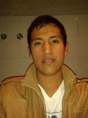 musico percusionista - encargado de bodega en P&G - hincha de el ROJO - en busca de un poco de felicidad...