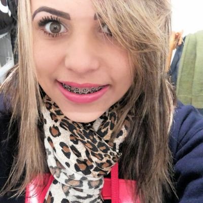 Não importa com quem você fala, trate a todos da mesma forma, afinal ninguém é melhor que ninguém e ter humildade é uma grandeza mais que infinita.