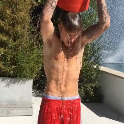♛ Helping make a diffrence 
#ALSicebucketchallenge @justinbieber inspires us ♛