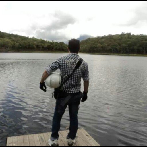 30 años,Twittero empedernido, Chef Internacional, ahora estudiante de Informática (IUTCM), NO me gusta que me toquen las axilas.