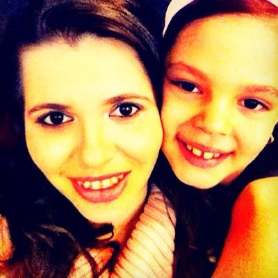 Apenas uma apaixonada pela vida, com a alegria de crianca e sentimentos de mulher. Forte o suficiente para lutar e Inteligente o bastante para aprender.