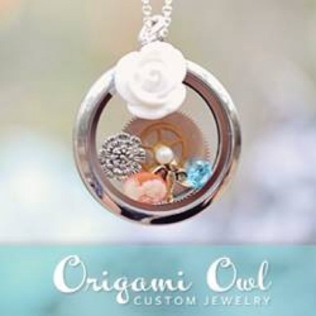 littleocharms's profile picture. Laura Martinez Origami Owl ID #12820068