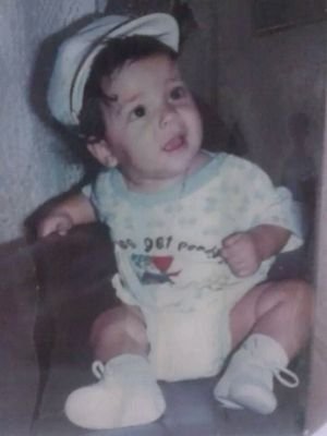 Soy una persona alegre.. Medio payasito.. Pero cuando se enoja arde troya jajaja ..