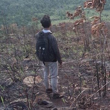 Aku Bukan Setan/Iblis.
Ini Hanya Naluri Kami.
Naluri ingin Kebebasan Dalam Meluapkan Suatu Perasaan!