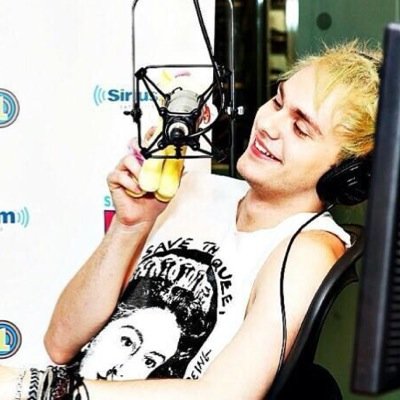 free follow from @basicallyashtxn follow her and ask for a follow back and stay perfect