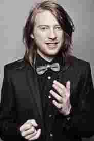 BillWeasley1st's profile picture. eldest weasley son ,6'5 ,father of 3 ,married