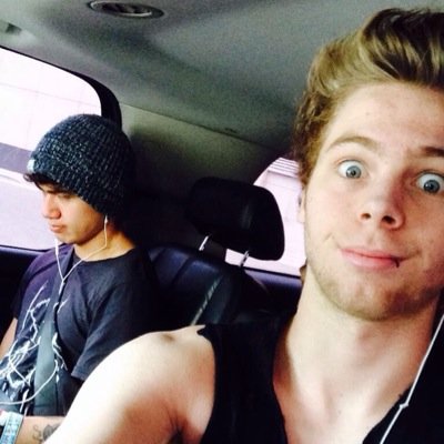 Follow @liamlashton @liamlashton bc she gave you this free follow!! Plus she has luke/4 so go ahead and ask for a DM!