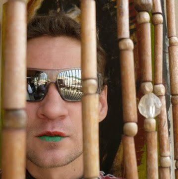 escritor, poeta, diseñador grafico, pintor, periodista, arreglista, compositor y cantante.