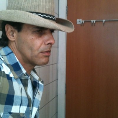 QUEM SOU ? SOU UM SIMPLES homem! o q eu qero? INPIRASAO pra conheser a DOCE ALMA da MULHER ! Pra q ? MI RESPONDA VOCE ??