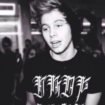 free follow from @skylarbrittanyx please follow that account and tweet her if you want dms to 3/12 + more