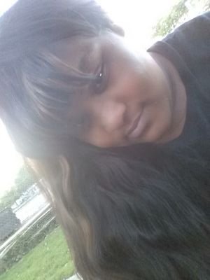 18 Year Old Senior In High School. Im A Singer In Progress.. Singing Is Life..