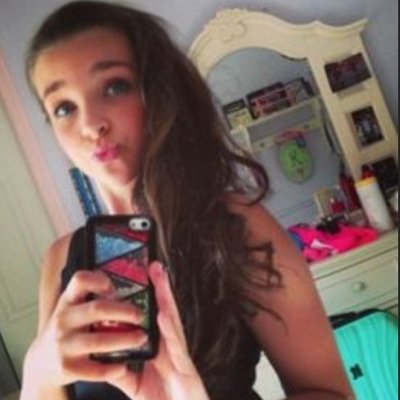 Hi I am Kendall on dance moms I thought I would make a second account for fans follow I'll follow back!!