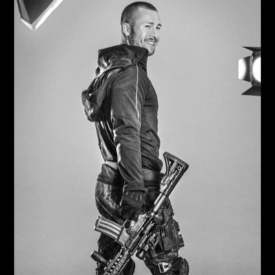 HefestoSP_'s profile picture. Dios del fuego y la forja. Bueno con el metal y el martillo. Afrodita... Eras mía.