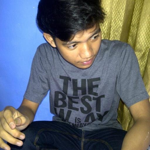 ..additional Gitaris Xphi28 BAND
 
...meLihatMu tersenyum manis..