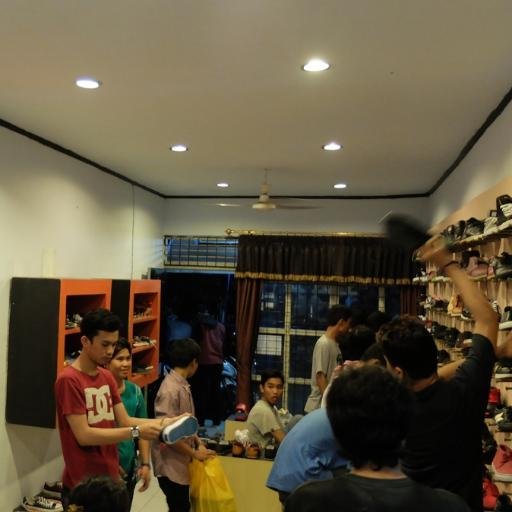 Murah Berkualitas ..?? Masih Disini Tempatnya. LINE: @warungsepatu TELP: 0561-764013. Instagram: @warungsepatu . Jalan Bukit Barisan No.67 Pontianak.