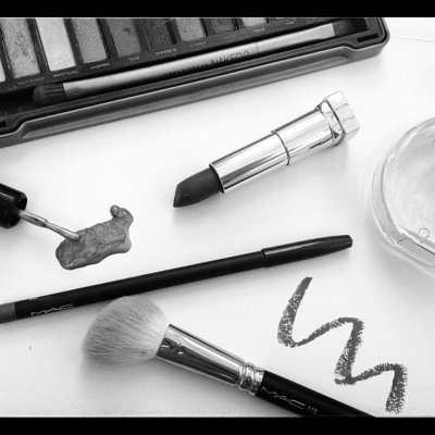 Hey! Im a UK based beauty/fashion/lifestyle blogger, http://t.co/X8JWQoBsJl. You can also follow me on Bloglovin