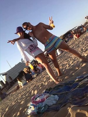 si sabes Como vivir, puedes vivirlo todo. Con el tiempo aprendí a contar con los dedos de la mano y no con las personas. Mi filosofia la humildad y la lucha.