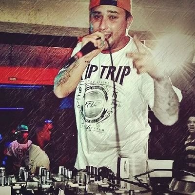 MLK DE ELITE? ♫ Ousado, batalhador, sonhador, mt prazer #MC Thiago JP! Ta ligado não? Ninguém conhece como eu! ♫ Não é brinquedo não! ♫ Welcome my Twitter!