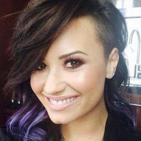 Brasileira, 18 anos, amo musica,inspiração...Demi Lovato!!!!!