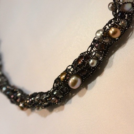 Punnik | jewellery | french knitting | handmade | pearls | gemstones | necklaces | earrings | bracelet | collier | sieraad | echte parels | oorbel | armband