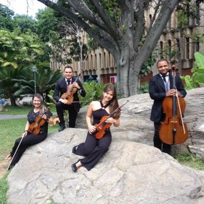 Amantes de la Música y los Buenos Momentos, brindamos de manera amena repertorios exquisitos de la música clásica.
