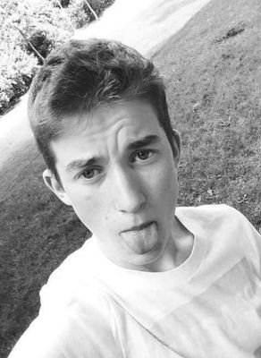 Hola, soy una chica camponier enamorada de @MrAlvaroCampo Me gusta también @jonanperrea y @omarsquizofreni Adicta a los videos de @srdiablo_vlc {Oompaloompa}