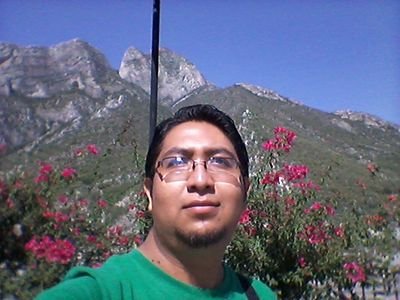 Amante de la lectura, hedonista musical, escéptico en formación, Ingeniero por vocación e idealista a ratos.