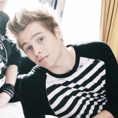 Luke Hemmings loves you, too. — if luke hemmings is not following you, tweet @ARCTICXMICHAEL and she will dm ur user to luke :)