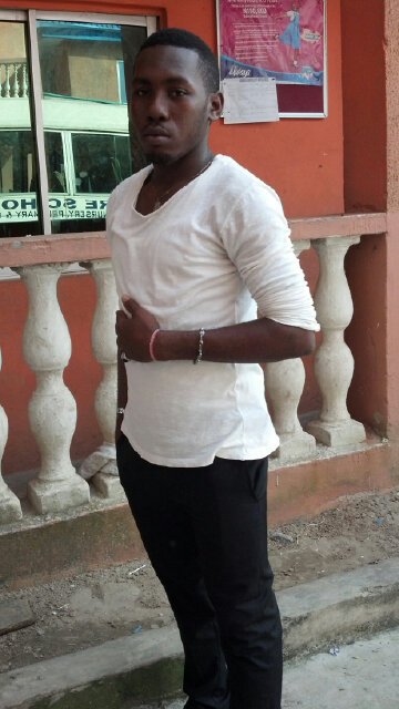 5.4ft,good looking with good character and fear of God....love watchin football and also lyk making new friends