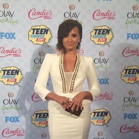 votedemixlovato's profile picture. Here to vote for my idol @ddlovato