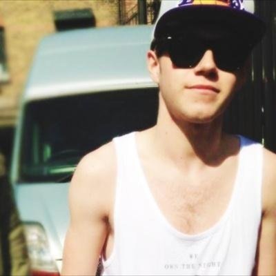hi ! I gave you a free follow so follow @margotte18 please :) She follows back directioners xx