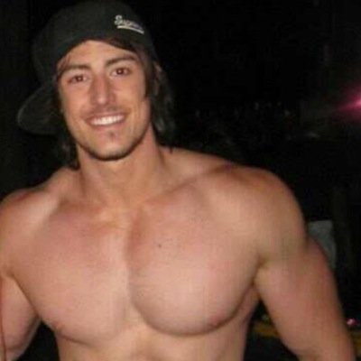 Bi Muscle Aussie guy love to travel. gym beach surf hit me up