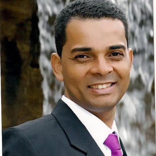 Sou contador, em busca de novas conquistas profissionais.
Interessado em fazer novas amizades.