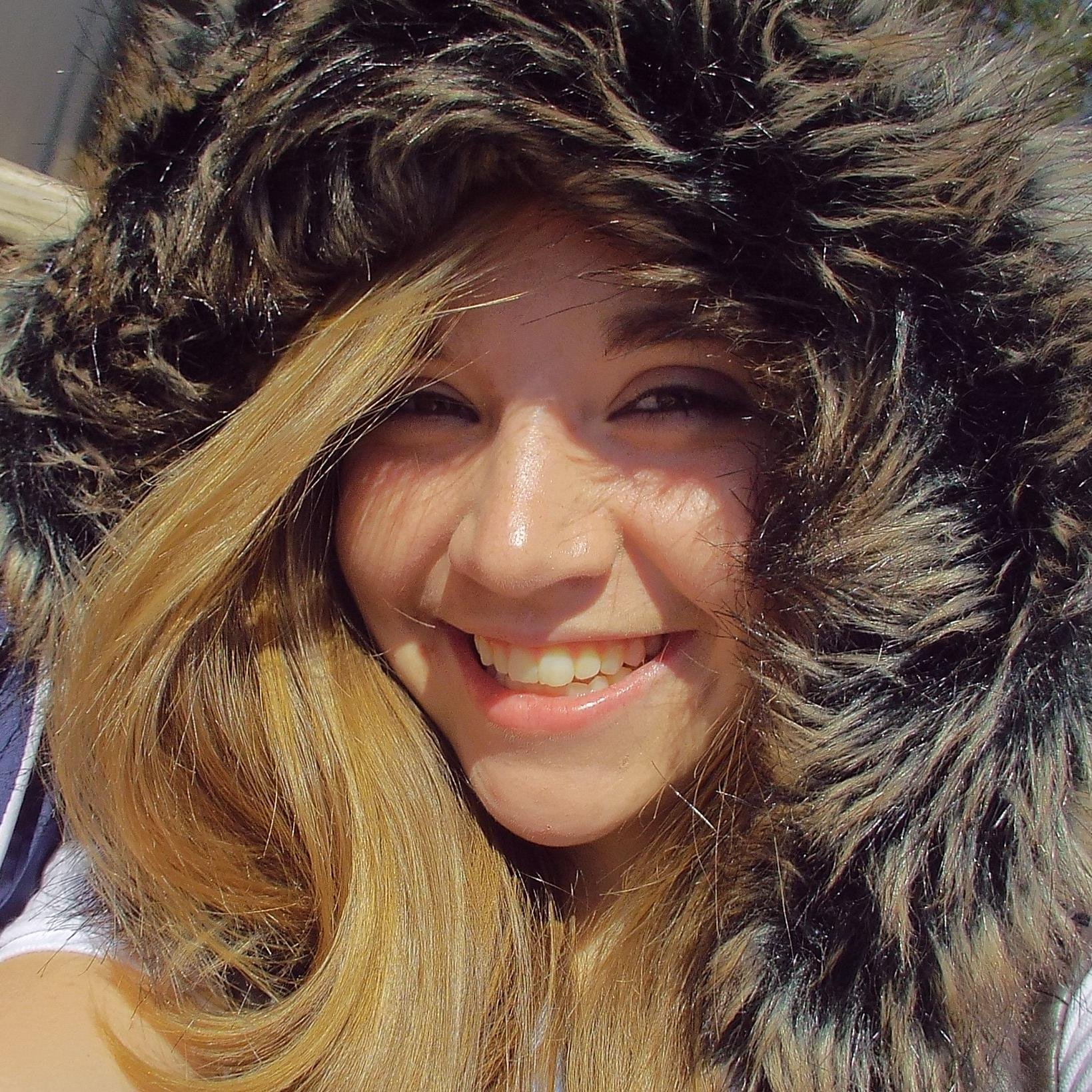hi :) im rachel. and i like to smile and make others smile. i tend to be awkward. very awkward. and random. but i love everyone and i like making new friends.