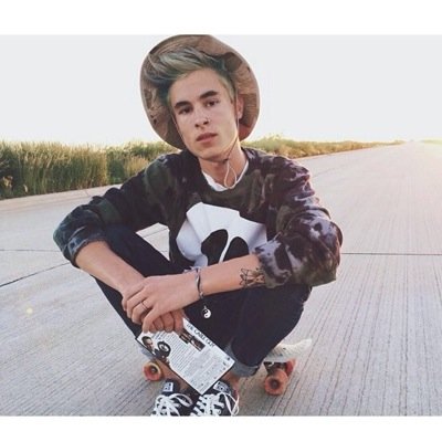 kian is the type of guy you would do the dishes for