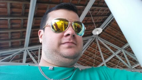 Eu gosto do impossível, tenho medo do provável,
dou risada do ridículo e choro porque tenho vontade,
mas nem sempre tenho motivo.