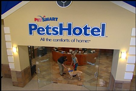 Twitter page for the PetSmart PetsHotel of Maple Grove, MN