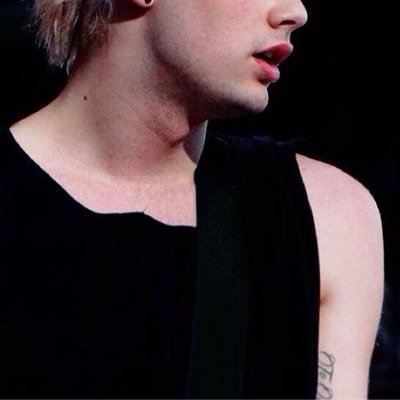 hiiii, i just gave you a free follow and it'd so kind of you to follow back on my main, @holyfxckmichael bc close to goal x