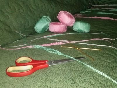 Ciao a tutti, noi facciamo braccialetti all'uncinetto!! Seguiteci per scoprire tanti altri accessori!! :-D
