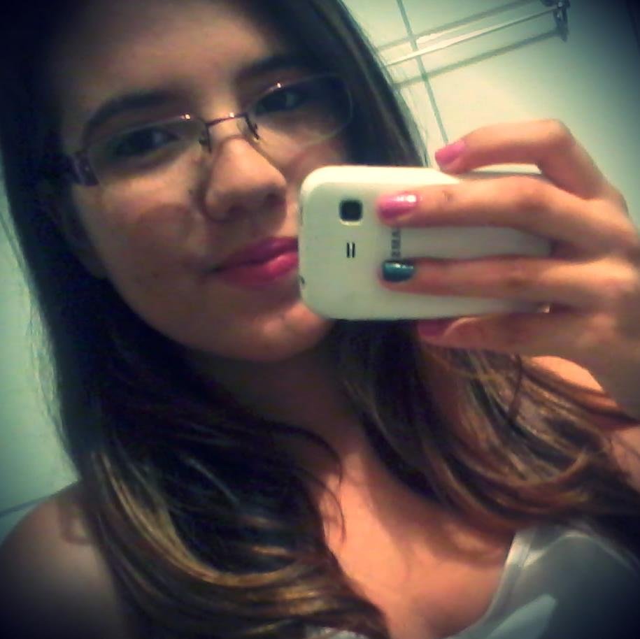 Marianaah10's profile picture. Posso seer dooida , chaata , retardada , Looouka .... mas nunka serei faalça  :p