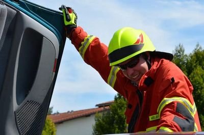 Firefighter (Captain); Zugführer, Ausbilder bei der Feuerwehr, Leiter des Fachbereiches Atemschutz;