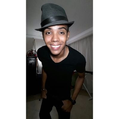 Futuro Ingeniero Industrial/21 años/Animador y  Bailarín /Instagram: DannielCast