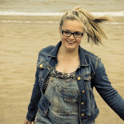 CarolineSpinks's profile picture. Smile and wave