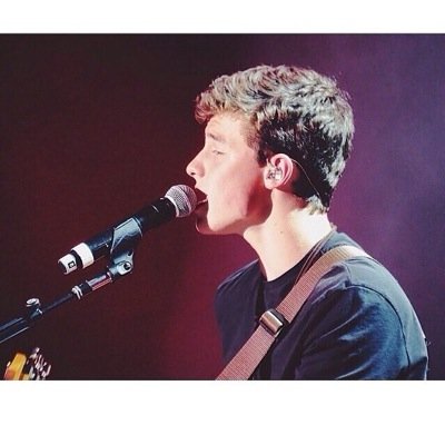 ♛ In love with a boy on tour in the US but is from canada. ♛