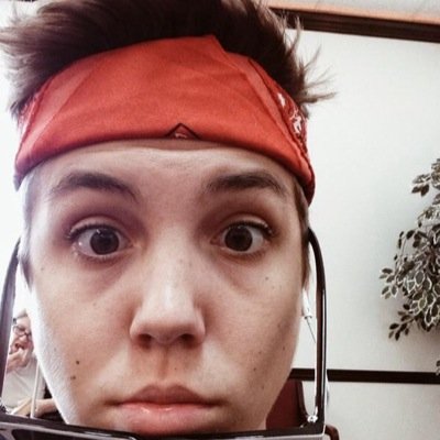 Free follow go follow @basicallyhulia ;)