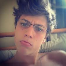 LatchukC's profile picture. Eu não procuro saber as respostas, procuro compreender as perguntas.