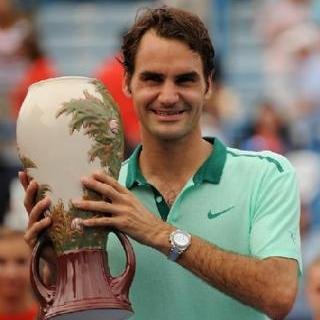 Interested in English as a foreign language; Roger Federer; tennis and Chespirito.
Interesses: Inglês como língua estrangeira, Federer, tênis e Chespirito.
